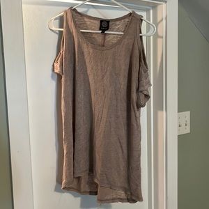 Bobeau Cold Shoulder T
